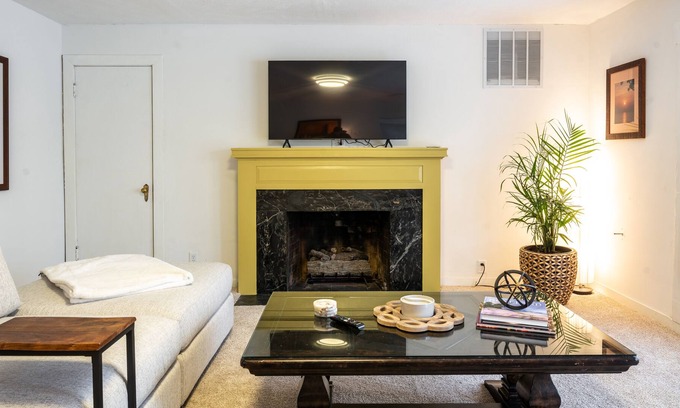 Town of Pines Apartment | Indiana Dunes Garden Apartment