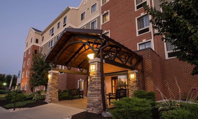 Harrisburg - Hershey Condo | Indoor Pool. Gym. Quick Drive to Hersheypark