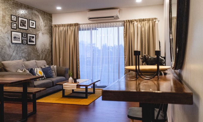 Si Rusa Condo | Industrial Style Apartment for 5