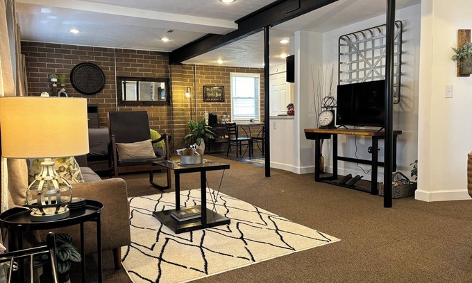 Greentown House | Industrial-themed studio centrally located near wineries, HOF, antiques, & more
