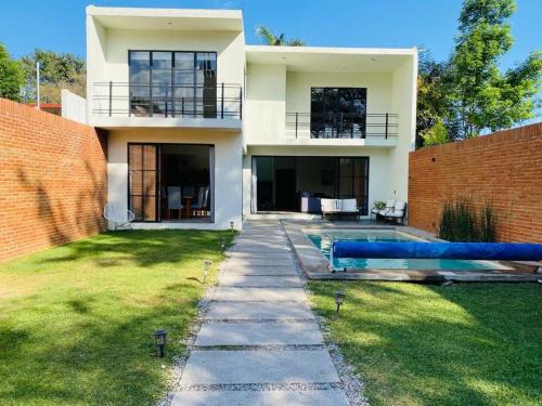 Ocotepec House | Industrialhaus Alberca privada y climatizada