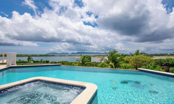 Maunday's Bay Villa | Infinity at Sheriva Villas/2 pools/2 Golf Carts-2 min. to Beach/5-Star Service
