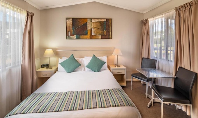 Emu Plains Resort | Ingenia Holidays Nepean River