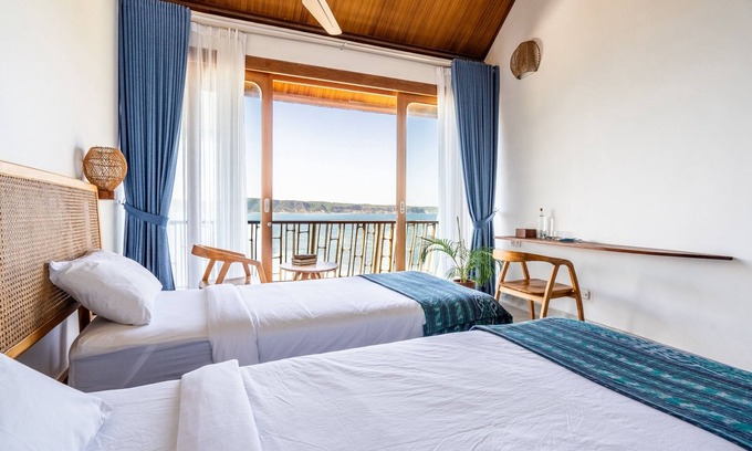 Kuta Hotel | Inlight Lombok Deluxe Room with Stairs