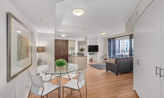 Brisbane Central Business District Apartment | Inner-City Vibes! 2Bed/1Bath/1Car/Pool/Balcony~CBD