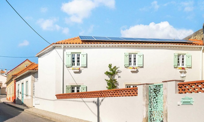 Leiria House | Inspiring and Cozy 1899's House, Queen Size Bed