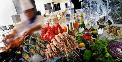 Olympic Village Hotel | InterContinental Beijing Beichen by IHG l Walking Distance to Bird's Nest & Water Cube & Metro Station l Interconnected with China National Convention Center l Award-winning Club Lounge with Mixologist l Direct Metro Line to Wangfujing