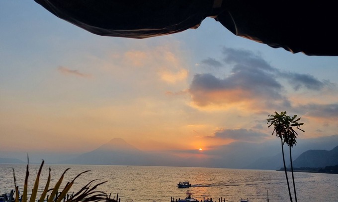 Panajachel Cabin | Intimate Lake-Side Cabins- 2 min from clubs, Private Beach