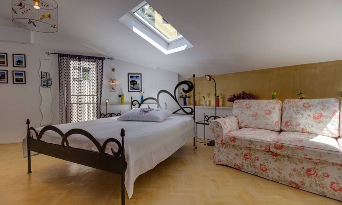 Cove Murtar Apartment | Intimate Studio Haven for Two