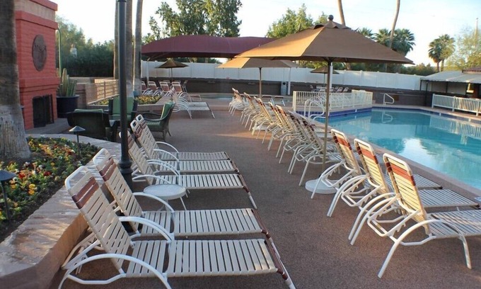 Arcadia Condo | Inviting 2BR Condo with Outdoor Pool Bar at Scottsdale