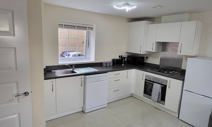 Congerstone Apartment | Inviting 6-bed House in Nuneaton