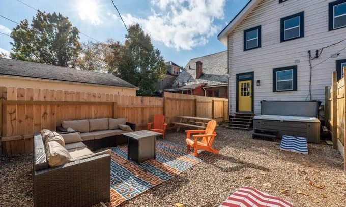 Glen Echo Apartment | Inviting 7 Bed Home with Hot Tub and Fire Pit