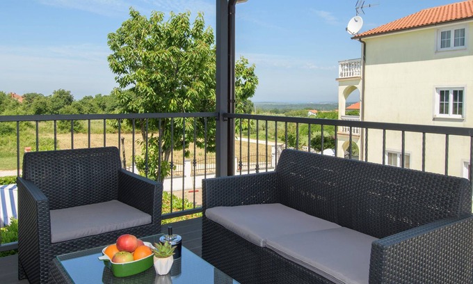 Stranici kod Nove Vasi Apartment | Inviting apartment with shared pool for a great vacation.