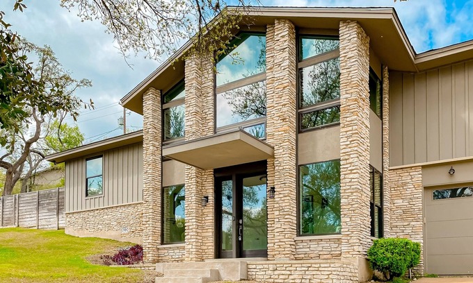 Westwood House | Inviting home with enclosed yard, full kitchen, patio, & W/D