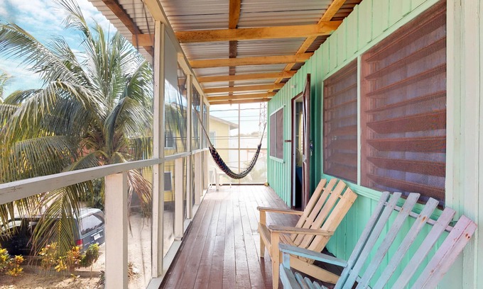 Placencia Cabin | Inviting Renovated Cabana w/WiFi - Walk to Shops, Restaurants, and the Beach