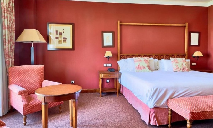 Cebreros Hotel | Inviting Room for Leisure Stays Near Historical Ávila – 3 Miles