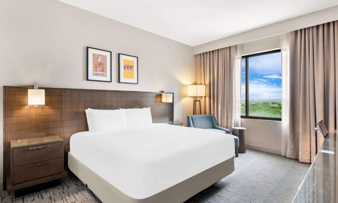 Bee Cave Hotel | Inviting Room w/Rooftop Lounge, Relaxing Outdoor Pool, & Complimentary Parking
