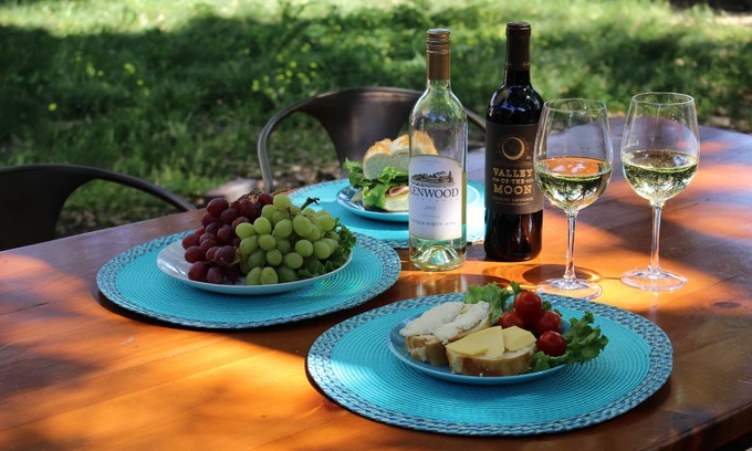 Eldridge House | Inviting Sonoma Wine Country Getaway With Oak Studded Private Garden & Hot Tub