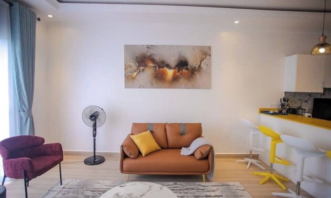 Entebbe House | Iris 2 Lakeside Condo