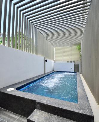 George Town Villa | Iris Luxury Service Villa