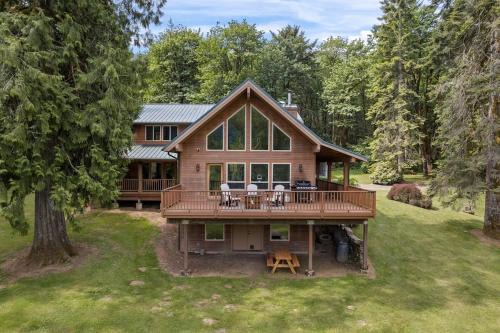 Marmot House | Iron Mountain - Spacious Secluded Lodge with Hot Tub & Game Room