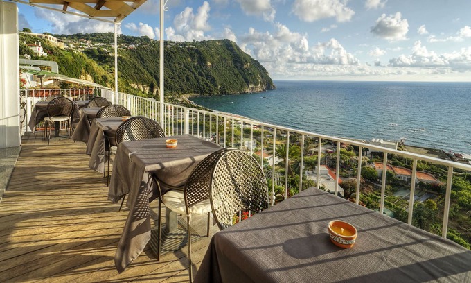 Forio Bed & Breakfast | Ischia-Forio with a breathtaking view, above the Poseidon Gardens, 3 people
