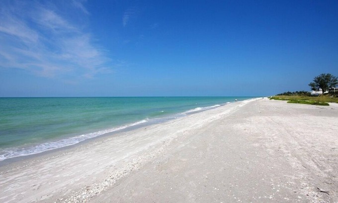 Sanibel Condo | Island Beach Club #P3B is a 2/2 vacation rental on Sanibel Island!