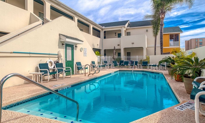 South Padre Island Condo | Island condo w/ balcony, shared pool, & hot tub - one block from the beach!