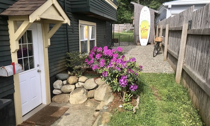 Union Bay Apartment | Island Getaway - Charming Two Bedroom Guest Suite, stones throw from the ocean