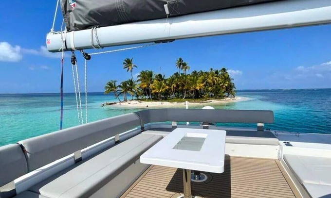 Carti Tupile Boat Rental | Island Hopping on Luxury Private Crewed All-Inclusive Yacht