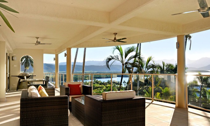 Port Douglas Apartment | Island Point Villa 4 - Close to Town with Magnificent Ocean Views.