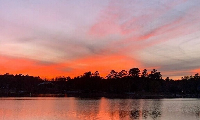 Chapin Apartment | Island's Sunset Master Blue Guest Room on Lake Murray
