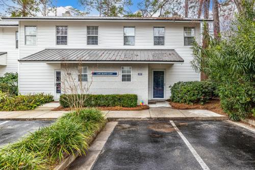 Saint Simons Heights House | Island Square #150