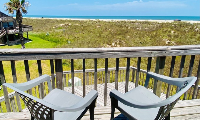 Matagorda Condo | Island Time - Beachfront Condo w/Pool Access