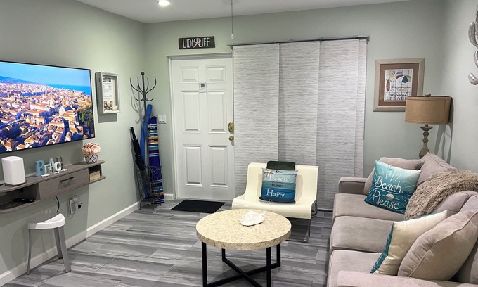Sarasota Condo | Island Vibes + Modern Comfort at Lido Beach!