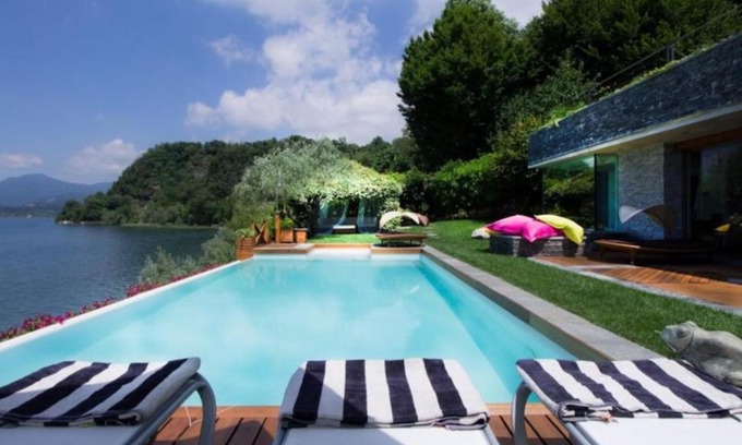 Ispra Villa | Ispra Villa Sleeps 8 Pool Air Con WiFi