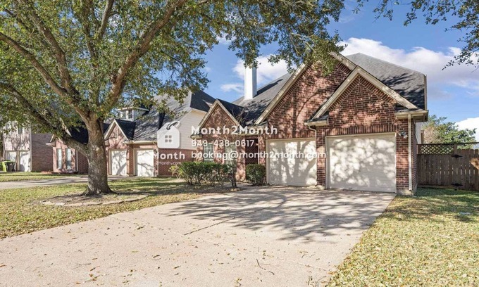 Sugar Land House | Ist Floor BR|Newly Renovated 4B|Workspace|Lake View|Lush Backyard #42282