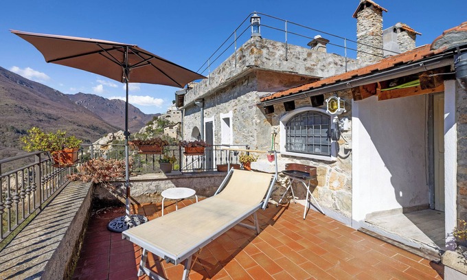 Castelvecchio di Rocca Barbena Apartment | Apartment 'La Dimora Del Tempo Perduto' with Mountain View, Shared Terrace and Wi-Fi