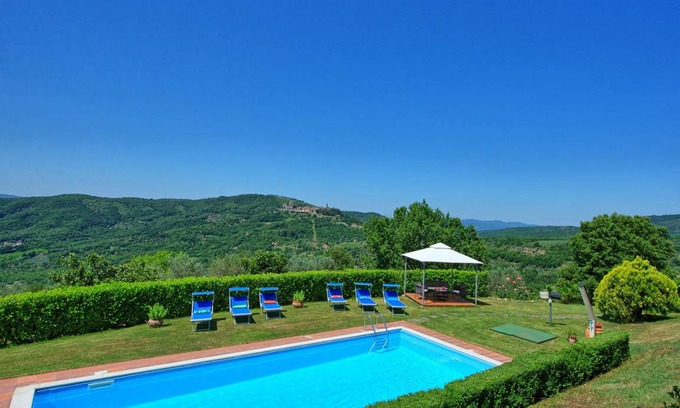 Civitella in Val di Chiana Villa | 400 m² Villa ∙ 4 bedrooms ∙ 9 guests