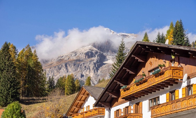 Alfauro Apartment | Apartment 'Luisa' with Mountain View and Wi-Fi