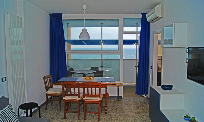 Marina di Castagneto Carducci Apartment | NEWS 2018 - Apartment 'Frontemare' - terrace facing the sea