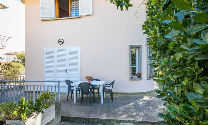 Rosignano Solvay Apartment | Beautiful apartment for 2 guests with WIFI, TV, terrace, pets allowed and parking