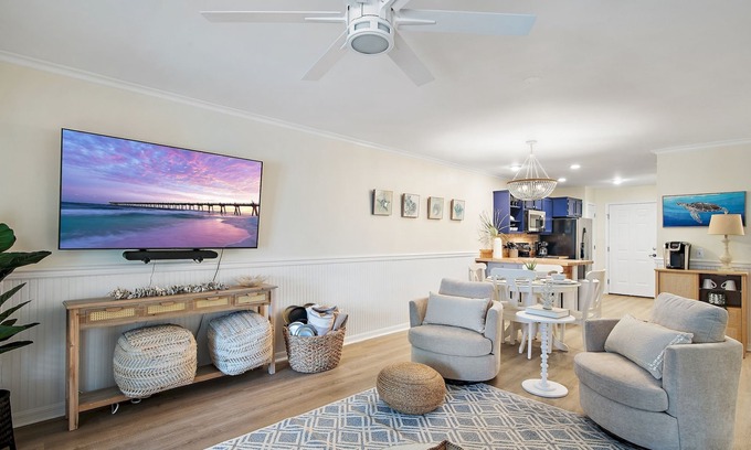 Sunnyside House | It's a Shore Bet @ Laguna Beach | DOG Friendly* | 3 Mins to Beach | West End of PCB | Close to 30A