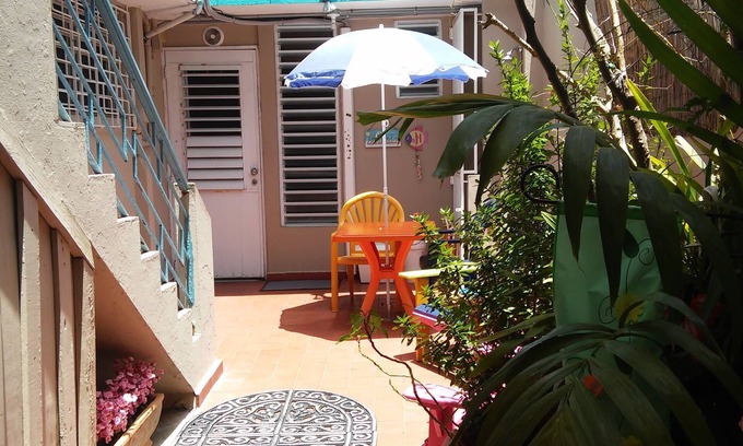 Santurce Apartment | It's always Summer here, 2 minutes walking to the beach!