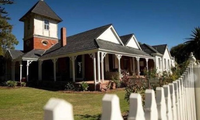 Busselton House | Ithaca 1896 Manor