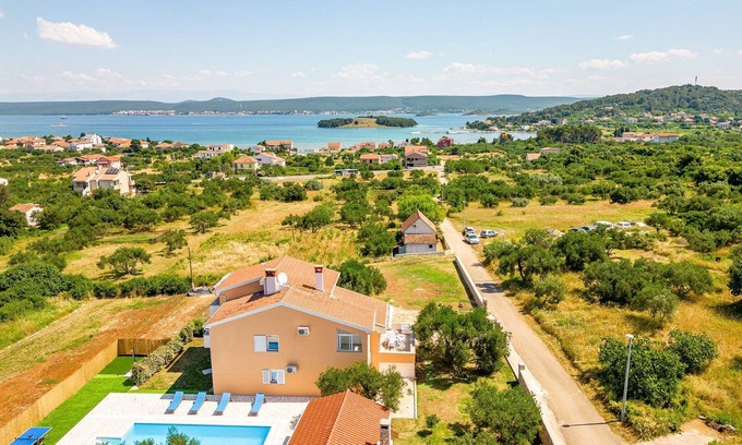Mrljane House | Ivana vacation home with pool, sea view and balcony - Ivana