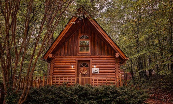 Benton Apartment | Ivy Cottage | Cute Cottage Along The Ocoee River