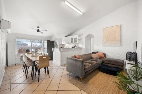 Glenelg Apartment | Ivy's at Glenelg Central - A Cosy Family Stay