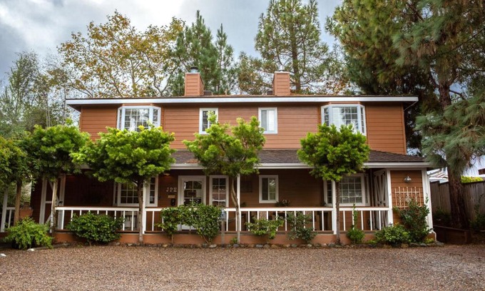 Lodge Hill Bed & Breakfast | J Patrick Inn