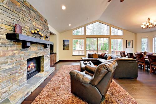 Montgomery Estates House | Jacarillo Escape